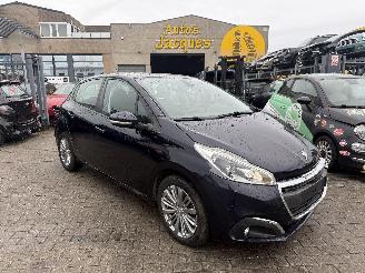 Coche accidentado Peugeot 208 1.2 SIGNATURE 2018/10