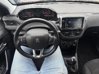 Peugeot 208 1.2 SIGNATURE picture 20