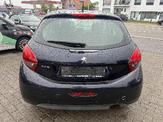 Peugeot 208 1.2 SIGNATURE picture 9