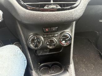 Peugeot 208 1.2 SIGNATURE picture 22