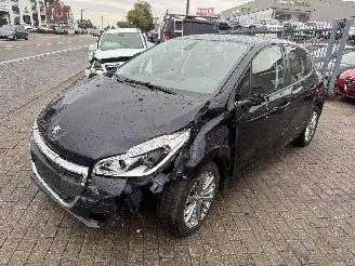 Peugeot 208 1.2 SIGNATURE picture 3