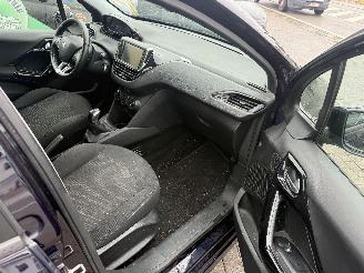 Peugeot 208 1.2 SIGNATURE picture 16