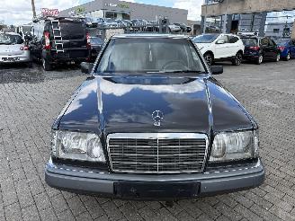 Mercedes 200-serie 124 picture 2