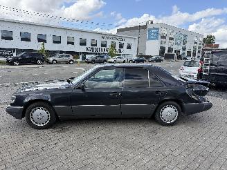 Mercedes 200-serie 124 picture 8