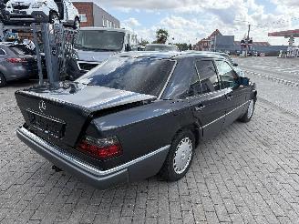 Mercedes 200-serie 124 picture 7