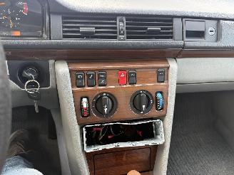Mercedes 200-serie 124 picture 18