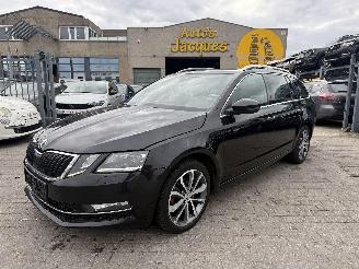 krockskadad bil auto Skoda Octavia 2.0 TDI SCR DSG AUTO 2020/4