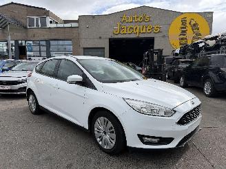 Vaurioauto  passenger cars Ford Focus MOTOR ??? 2016/10