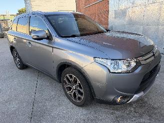 damaged passenger cars Mitsubishi Outlander 2.2 DID AWD 4X4 2014/6