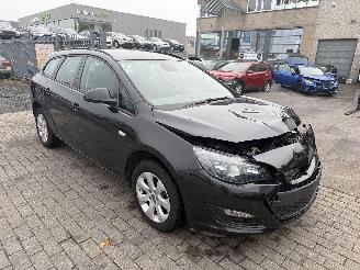 Opel Astra SPORTS TOURER picture 2