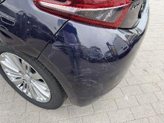 Peugeot 208 1.2 STYLE picture 12
