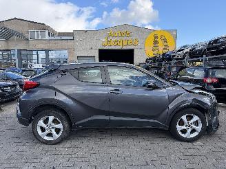 krockskadad bil auto Toyota C-HR 1.2 TURBO 2WD 2019/1