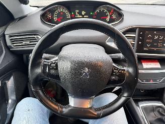 Peugeot 308 1.2I picture 18