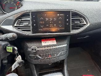 Peugeot 308 1.2I picture 20