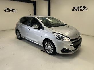 Damaged car Peugeot 208 STYLE 2018/5