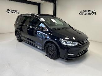 Schadeauto Volkswagen Touran R-LINE /DSG/PANO 2021/11