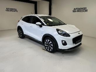 damaged passenger cars Ford Puma TITANIUM DESIGN 2022/9