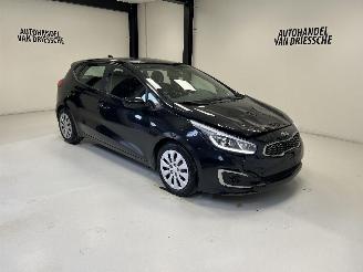 Vaurioauto  passenger cars Kia Cee d  2018/3