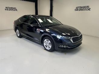 Coche accidentado Skoda Octavia AMBITION 2021/10