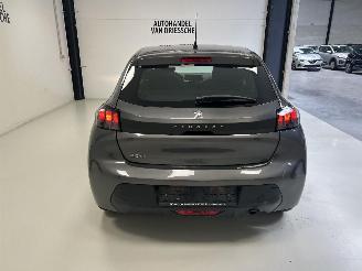 Peugeot 208  picture 7