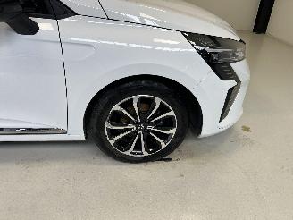 Renault Clio TECHNO picture 2