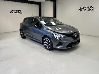 uszkodzony samochody osobowe Renault Clio  2023/5