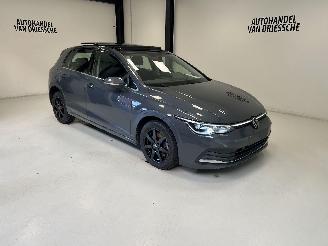 Schadeauto Volkswagen Golf PLUGIN HYBRIDE 2022/11