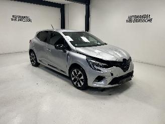 Schadeauto Renault Clio  2023/10