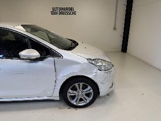 Peugeot 208 ALLURE picture 3