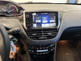 Peugeot 208 ALLURE picture 14
