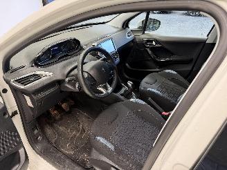 Peugeot 208 ALLURE picture 11