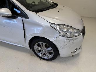 Peugeot 208 ALLURE picture 2