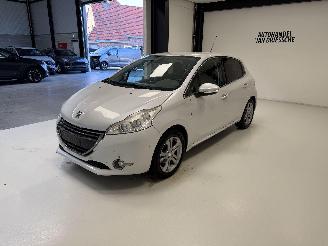 Peugeot 208 ALLURE picture 9