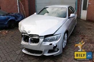 krockskadad bil auto BMW 3-serie E93 325i 2012/4