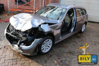 Damaged car BMW 3-serie E91 320i 2010/6
