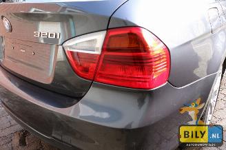BMW 3-serie E90 320i picture 16