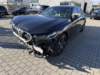 krockskadad bil auto BMW 5-serie 530 e xDrive M Sport Pano HUD Plugin Hybrid 2025/2