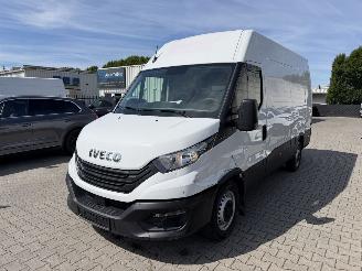 uszkodzony samochody ciężarowe Iveco Daily  2024/5