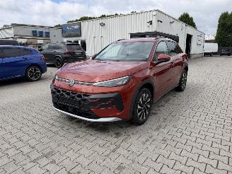 Damaged car Volkswagen T-Roc 1.5 eTSI nieuw model 2026/2