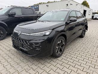 Damaged car Volkswagen T-Roc 1.5 eTSI  R-Line / Nieuw model 2026/7