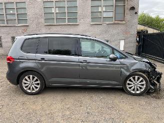 skadebil auto Volkswagen Touran SOUND 2017/2