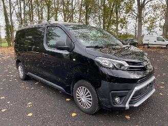 Toyota Proace 2.0 D picture 2