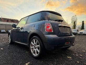 Mini Cooper D picture 13