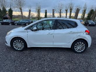 Peugeot 208 ALLURE picture 9