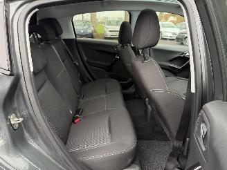 Peugeot 208 ALLURE picture 20