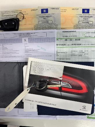 Peugeot 108 1.0 picture 30