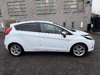 damaged passenger cars Ford Fiesta TITANIUM 2012/3