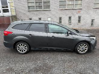 skadebil auto Ford Focus TITANIUM 2015/4