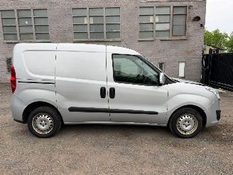 dañado vehículos comerciales Opel Combo 1.6 2018/3