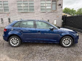 Schadeauto Audi A3 ATTRACTION 2015/12